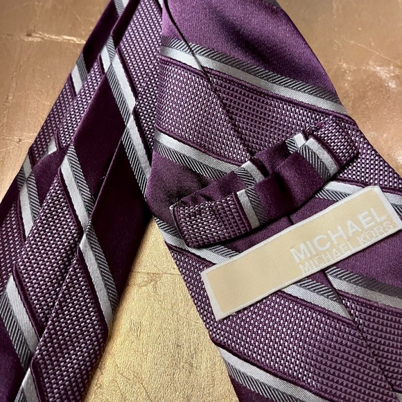 Michael Kors purple tie - Picture 2 of 2